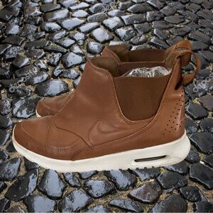 Nike women’s Leather Slip On sneaker boot size 7.